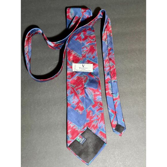 Vintage Valentino Pietro Pure Silk–Paris Rome– Red/Blue Designer Necktie - Picture 2 of 3